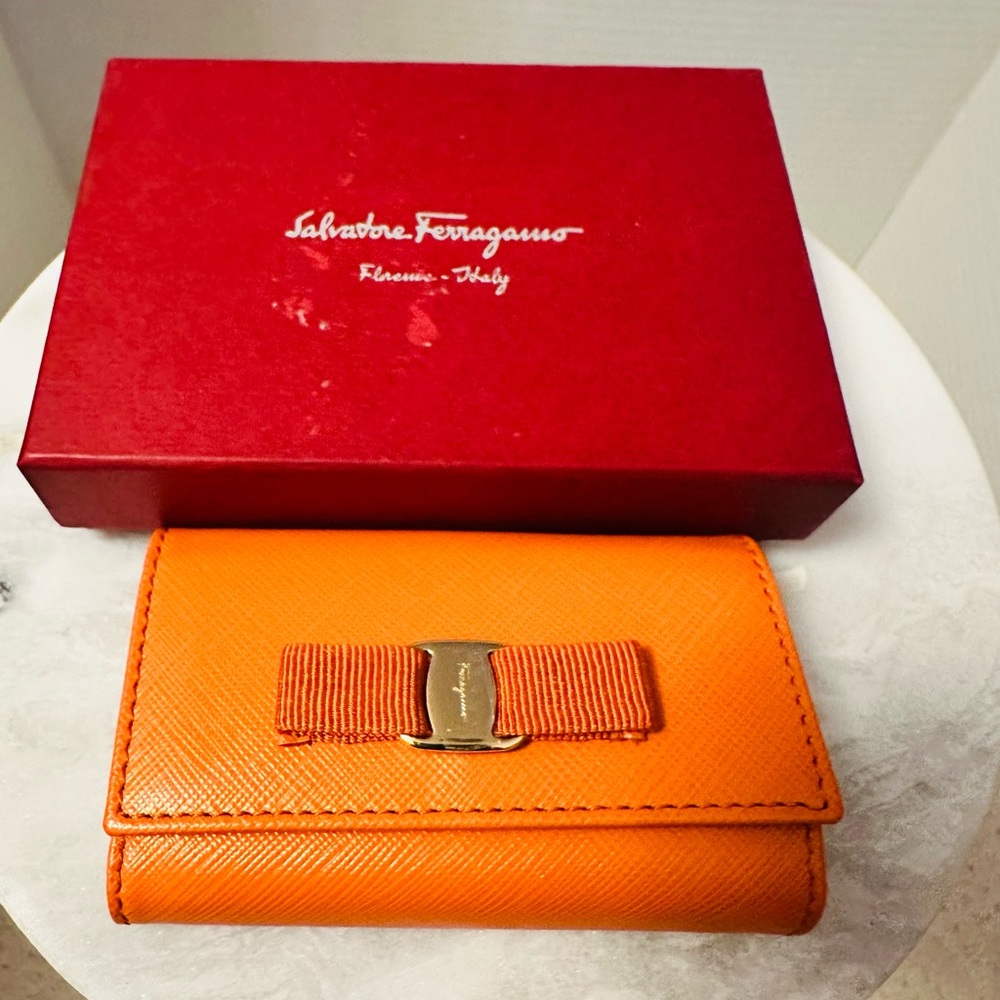 # 272 Brand new Salvatore Ferragamo Orange Textured Leather Wallet